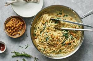 Creamy chickpea pasta with spinach and rosemary 
