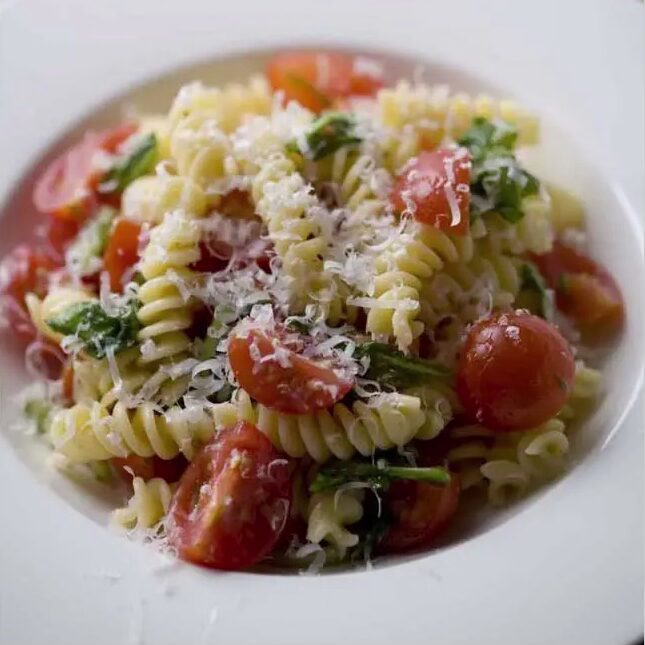 Fusilli Pasta with Cherry Tomatoes and Arugula – Recipe